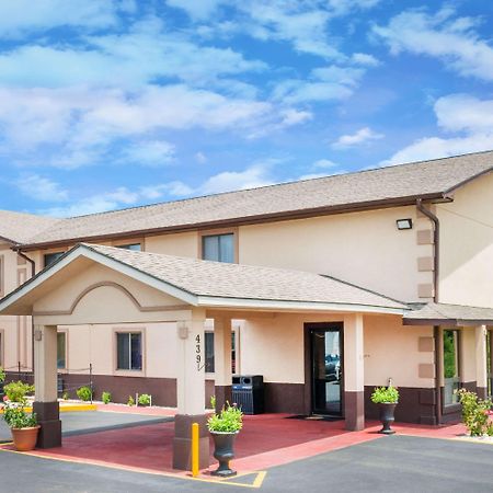 Super 8 By Wyndham Warrensburg Motel Eksteriør bilde