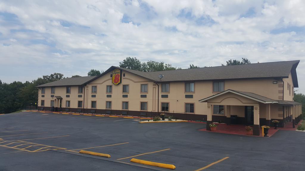 Super 8 By Wyndham Warrensburg Motel Eksteriør bilde